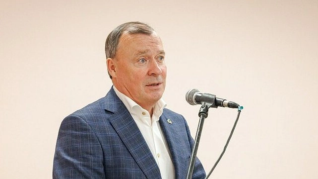 Орлов повысит зарплату бюджетникам