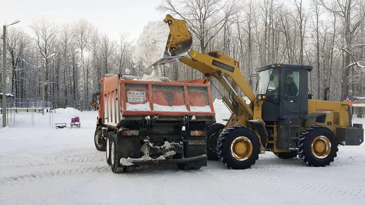 Екатеринбург готов к зиме: 400 единиц спецтехники выйдут на уборку снега