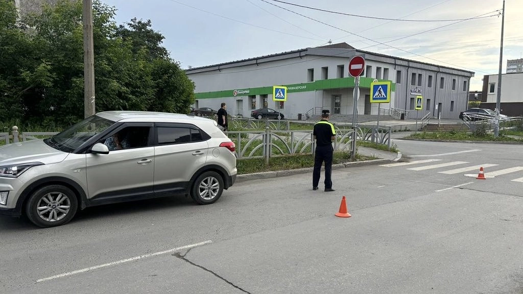 В Первоуральске водитель сбил подростка на «зебре»