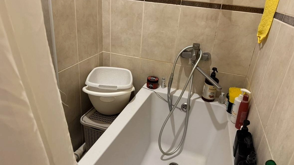 Главная картинка новости: Возвращаю ванне белизну без дорогой химии: всего каких-то 50 граммов, и она светится - 3 эффективных лайфхака