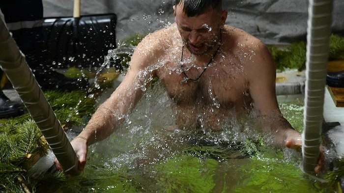 Крещенские купели в Свердловской области: более 9 тысяч смельчаков окунулись в ледяную воду