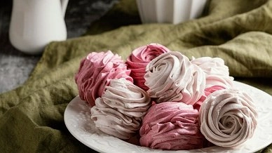 Домашний зефир с чёрной смородиной: просто, быстро, вкусно
