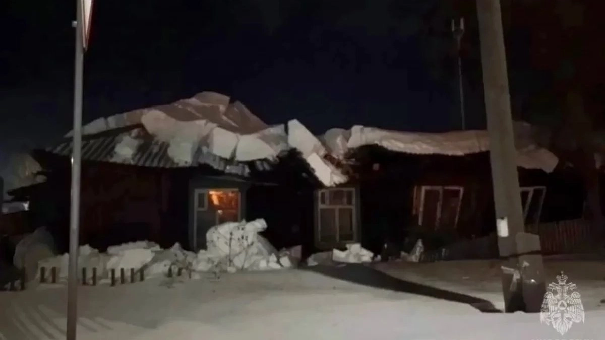 150 квадратов кровли обрушилось в один момент: в Верхотурье едва не погибли люди