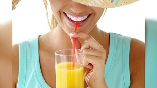 Главная картинка новости: Россияне стали меньше пить и курить: данные Росстата - 30 марта 2015