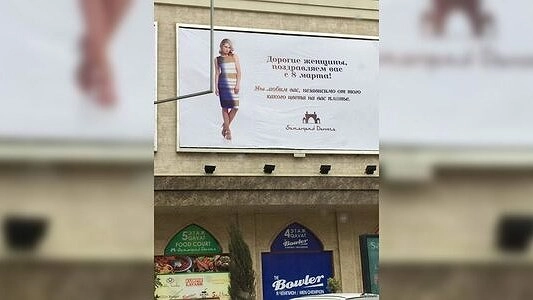 Главная картинка новости: Какого цвета платье: черно-синее или бело-золотое в рекламе - 2015 год