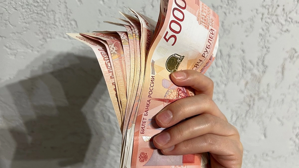 Бывшего налогового инспектора в Екатеринбурге приговорили к 8 годам колонии за взятки