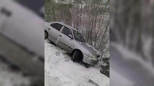 Главная картинка новости: Массовые ДТП в Екатеринбурге из-за снегопада: водители на летней резине улетают в кювет, трассу до Невьянска перекрыли - 23 апреля 2015 года