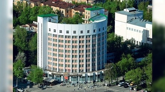 Мэрия Екатеринбурга выделяет 14,6 млн рублей на проект реконструкции гостиницы «Исеть» на проспекте Ленина у Городка Чекистов
