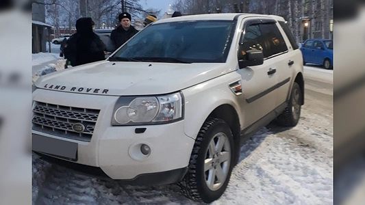 Притворились покупателями: судебные приставы арестовали Land Rover у свердловчанина за долги