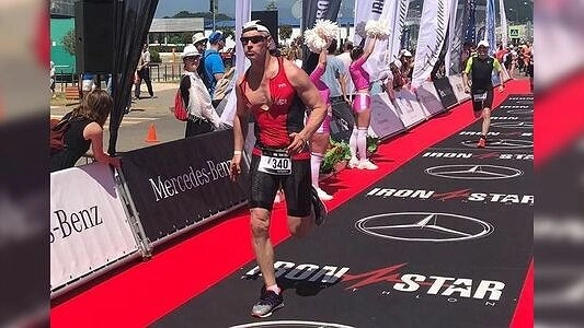 Евгений Ройзман финишировал на международном триатлоне в Сочи