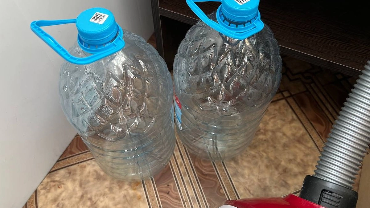 Умные огородники не выбрасывают крышки от пластиковых бутылок: 6 полезных идей для дачи