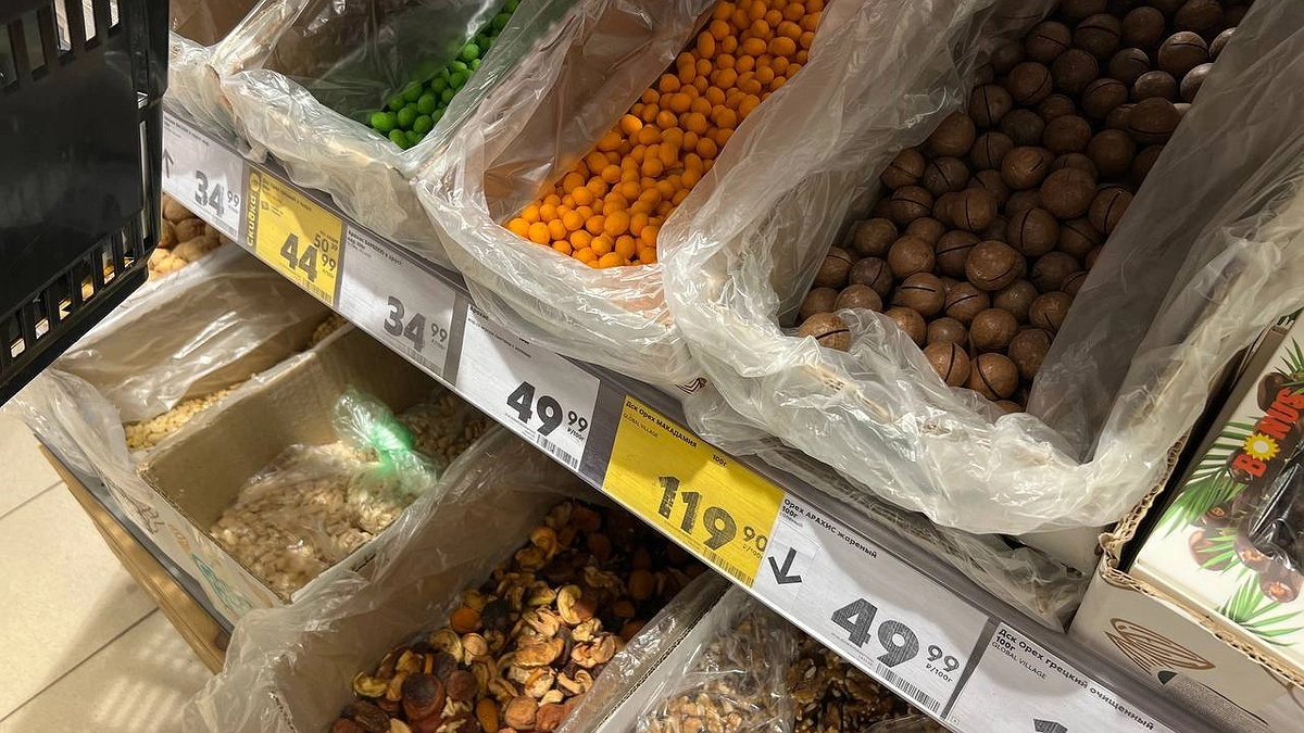 Главная картинка новости: Не курага и не изюм: этот сухофрукт полезнее чернослива в два раза — назван лидер