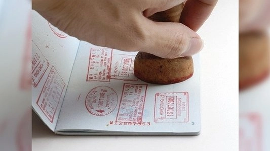 Россиянам, побывавшим в Крыму, без объяснения причин отказывают в шенгенских визах - 23 июня 2015