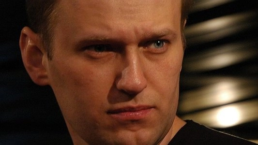 В Новосибирске закидали яйцами известного оппозиционера Алексея Навального 7 июня 2015 года