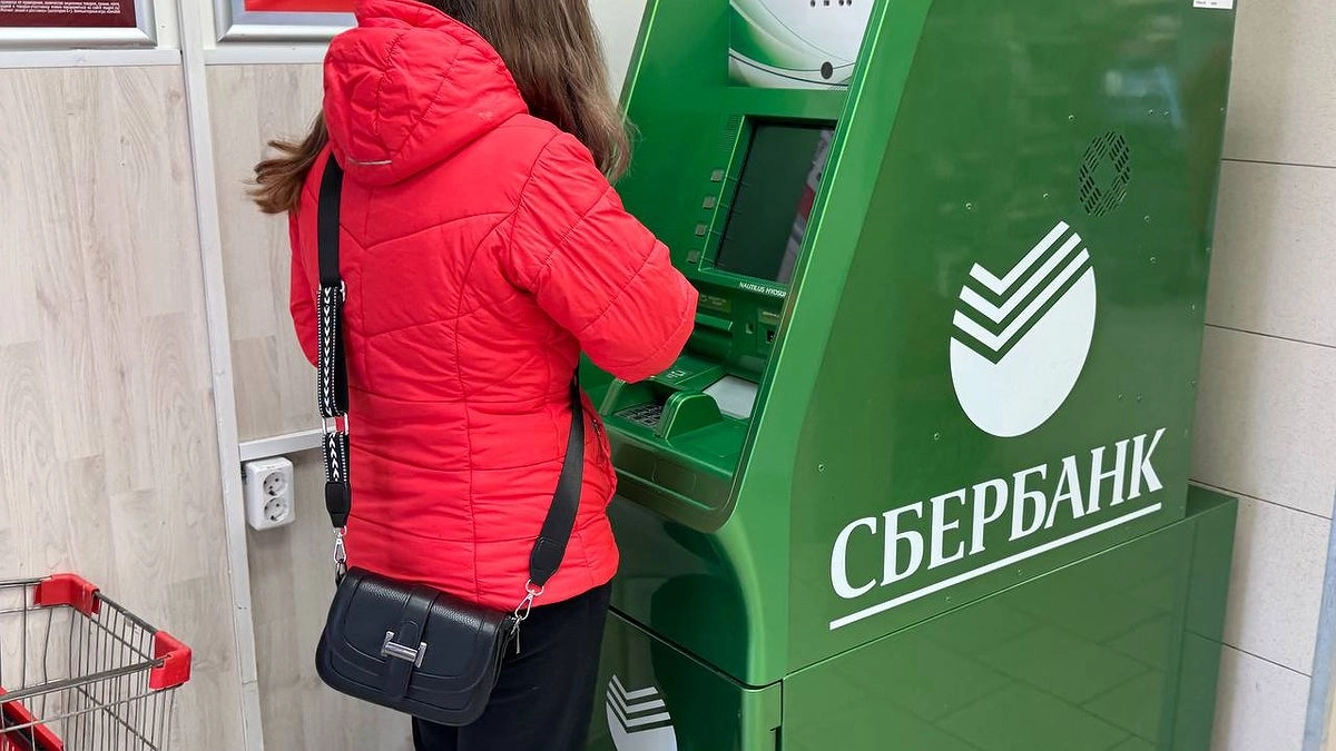 Конец бесплатных денег: банки ввели комиссии — снимать наличные теперь разорительно