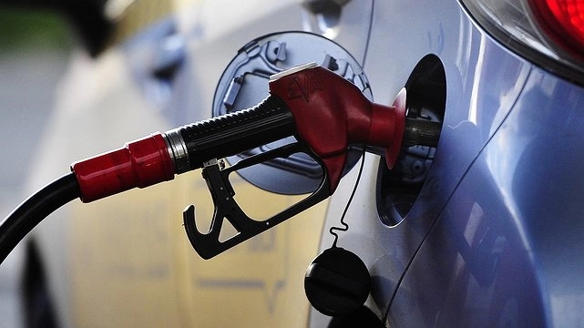 Это точно сон: в Екатеринбурге снизились цены на бензин