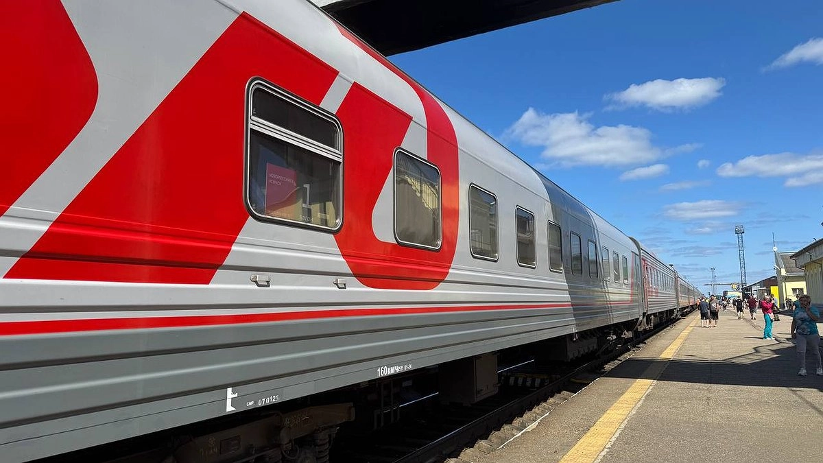 Главная картинка новости: Привычных плацкартов и купе не станет: РЖД запускает поезда нового типа — что изменится для пассажиров