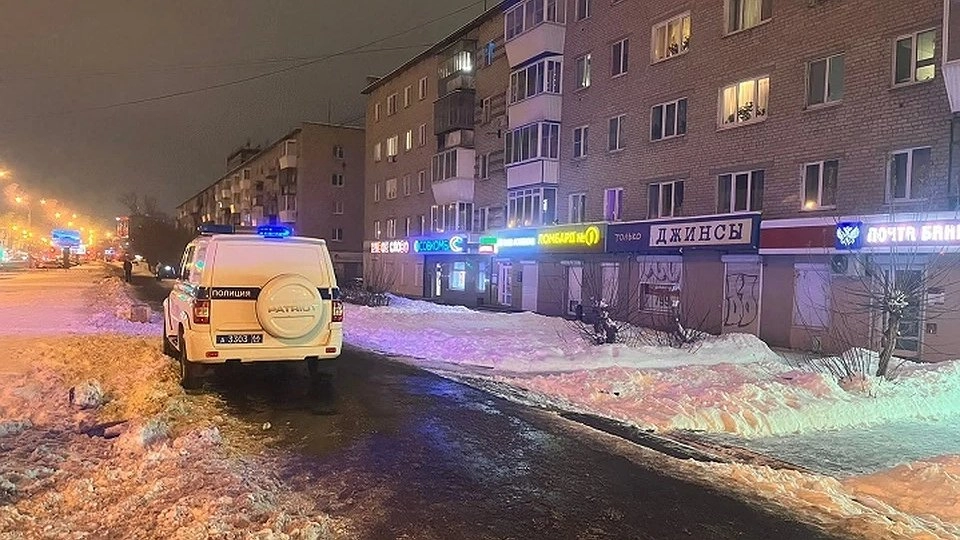 Главная картинка новости: В Екатеринбурге вооруженный грабитель унес 7 миллионов из банка