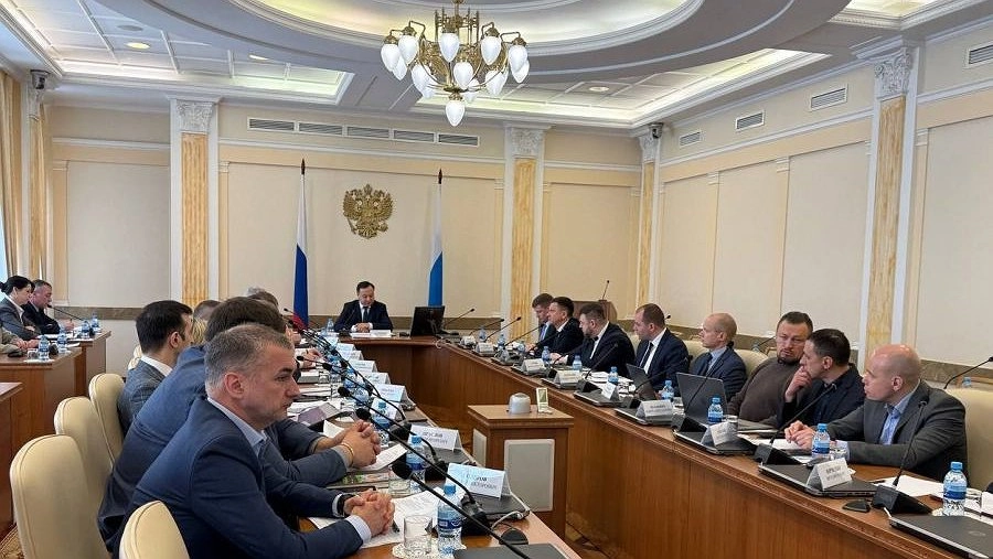 Главная картинка новости: Безопасность на дорогах: в Свердловской области обсудили, как снизить аварийность и защитить детей