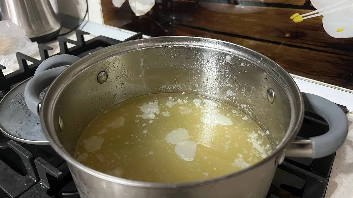 Главная картинка новости: Почему мы неправильно варим бульон и он не крепкий, не прозрачный, не вкусный. 3 важные ошибки часто принимают за правила