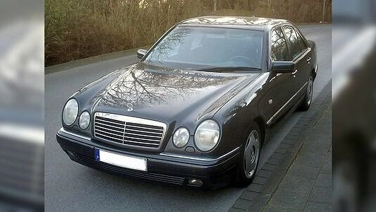 Свердловские депутаты тратят на свой автопарк более 400 миллионов рублей в год - 23 мая 2015 года