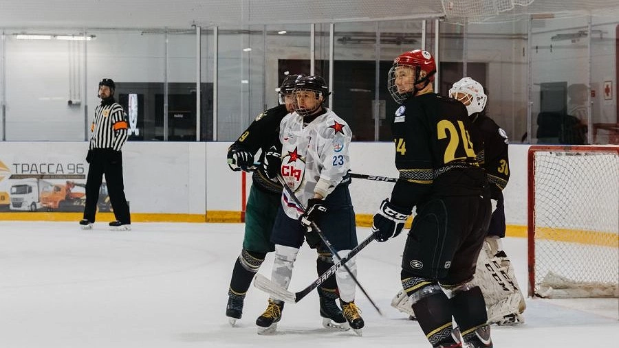 Уральская команда «СКА-ЦВО» разгромила соперников на домашнем этапе «Стальной хоккейной лиги»