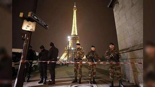 В столице Франции произошла серия терактов. Погибло больше 120 человек