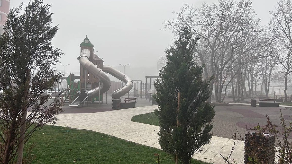 Штормовое предупреждение: сильный ветер до 18 м/с ожидается в Свердловской области