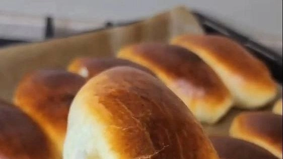 Главная картинка новости: Пирожки с луком и яйцом по совету бабули: пухлые, вкусные, с ароматом домашнего уюта