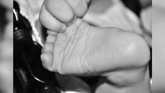 На Урале месячный младенец захлебнулся манной кашей и погиб