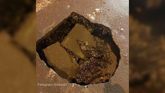 В Екатеринбурге под движущейся машиной провалился асфальт