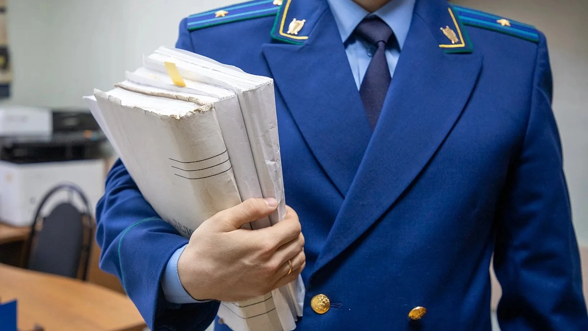 Прокуратура просит 9 лет колонии для экс-сотрудника свердловского управления по борьбе с коррупцией