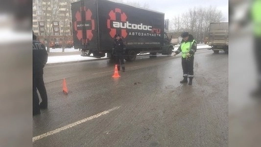 В Екатеринбурге 75-летнего мужчину сбили насмерть рядом с автобусной остановкой