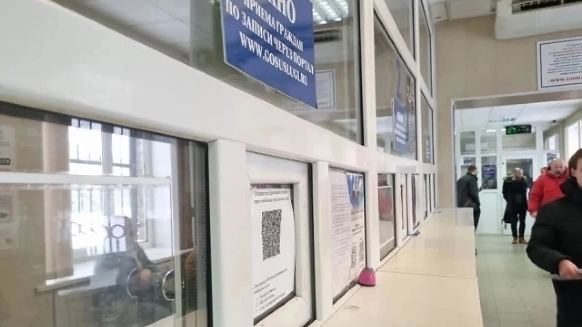 Главная картинка новости: Успейте вечером: ГИБДД Екатеринбурга продлило часы работы для автовладельцев