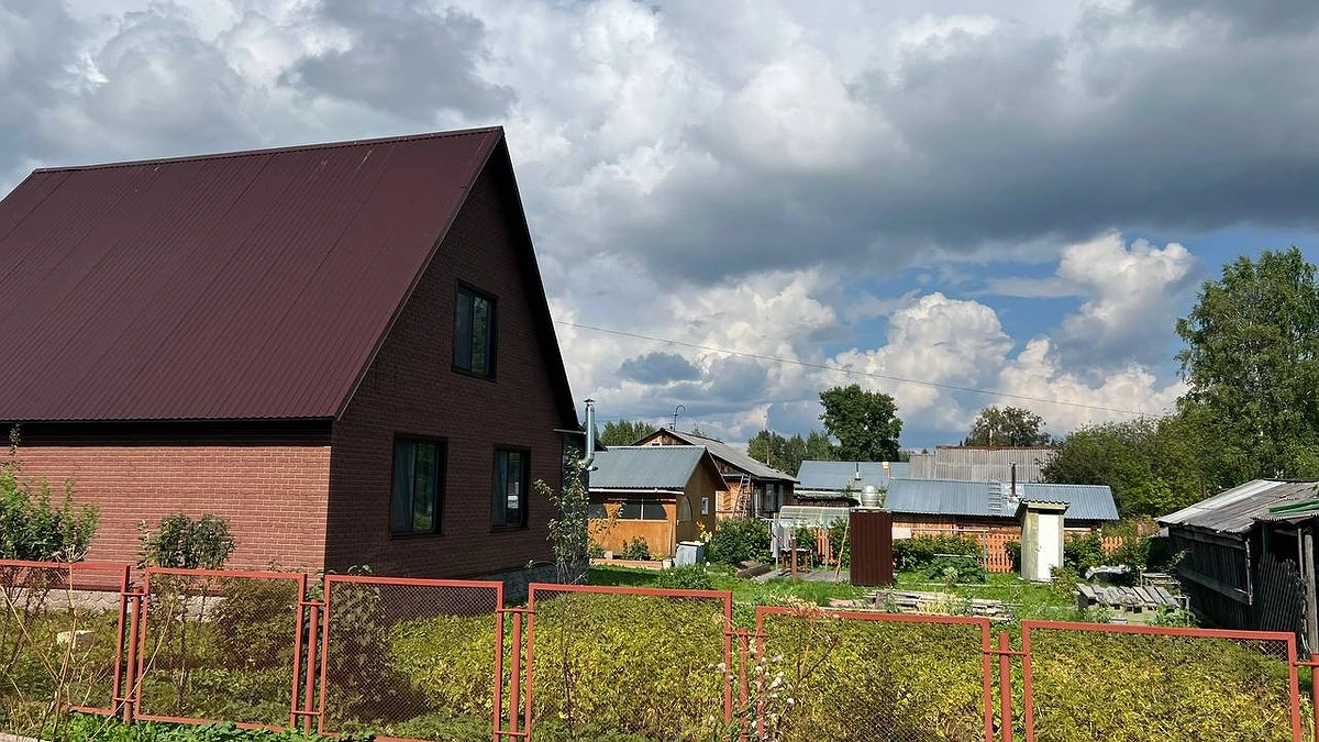 «Построил за 9 млн, продаю за 4»: шокирующая причина, по которой деревни заполонили объявления о распродаже дорогих домов