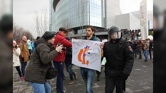 В Екатеринбурге несанкционированный митинг против коррупции собрал четыре тысячи человек
