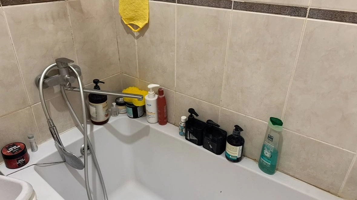 Главная картинка новости: Одна ложка на губку — и ванна сияет белизной: желтизна и ржавчина исчезнут навсегда