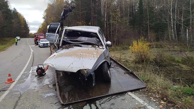 Смертельное ДТП под Нижним Тагилом: автомобиль вылетел в реку, один пассажир погиб
