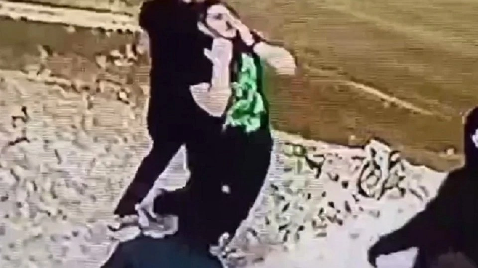 В Первоуральске мужчина подвергся избиению у кафе «Караван»