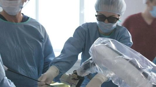 Робот помогает оперировать хирургам 40-ой больницы Екатеринбурга