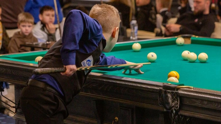 Главная картинка новости: Свыше 200 молодых спортсменов участвуют в первенстве России по бильярду в Свердловской области