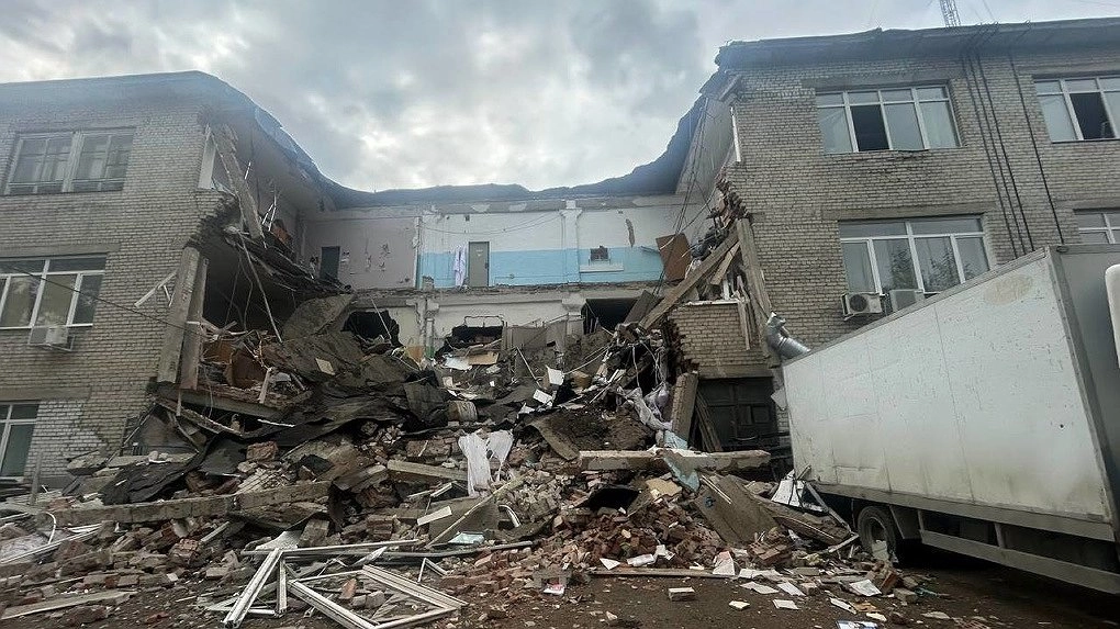 В Екатеринбурге обрушилось офисное здание: эвакуированы 21 человек