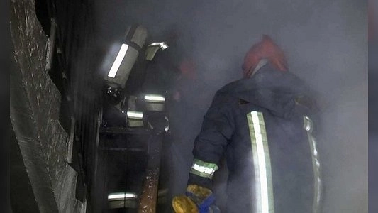 Главная картинка новости: Из-за пожара в многоэтажке на Радищева в Екатеринбурге эвакуировали жильцов дома