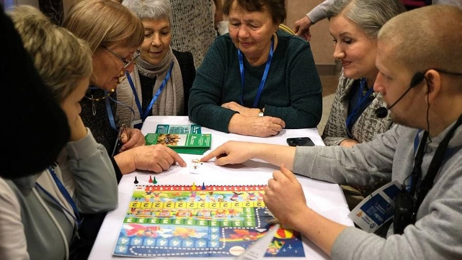 Не только компьютер: какие необычные занятия предлагают пенсионерам в свердловских «школах пожилого возраста»