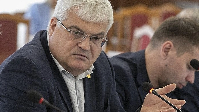 Главная картинка новости: «Пришли и убили кормилицу»: Депутат Новосибирского заксобрания Илюхин потребовал остановить кошмар в сёлах