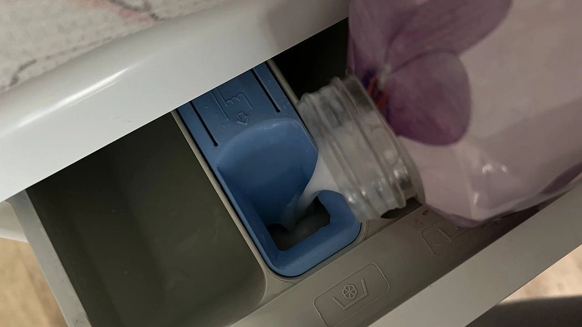 Главная картинка новости: Почти все неправильно засыпают порошок в стиральную машину. Разбор главной ошибки