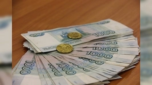 Главная картинка новости: В Свердловской области растут цены на продукты и падают зарплаты