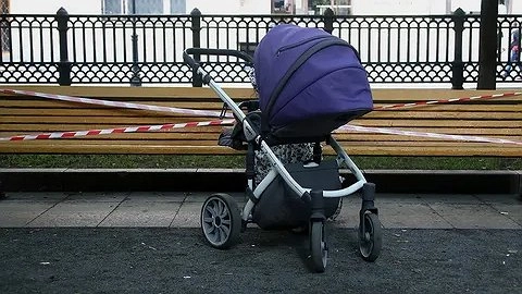 В Екатеринбурге вор использовал ребенка в коляске для кражи кофе и чая из магазина