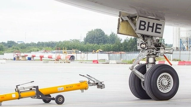 Главная картинка новости: В Свердловской области возбуждено дело после наезда самолета на техника в аэропорту Кольцово