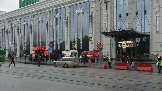 Главная картинка новости: Свердловские власти разрешили детям ходить в ТРЦ без родителей